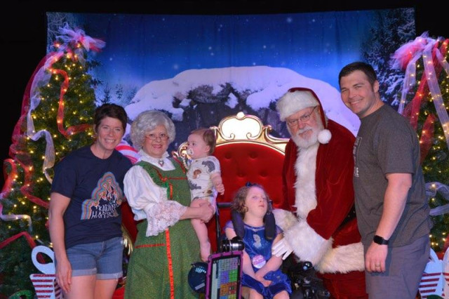 Charlotte Fam with Santa at GKTW v2