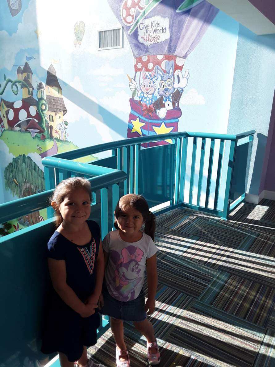 Mina and sister at GKTW