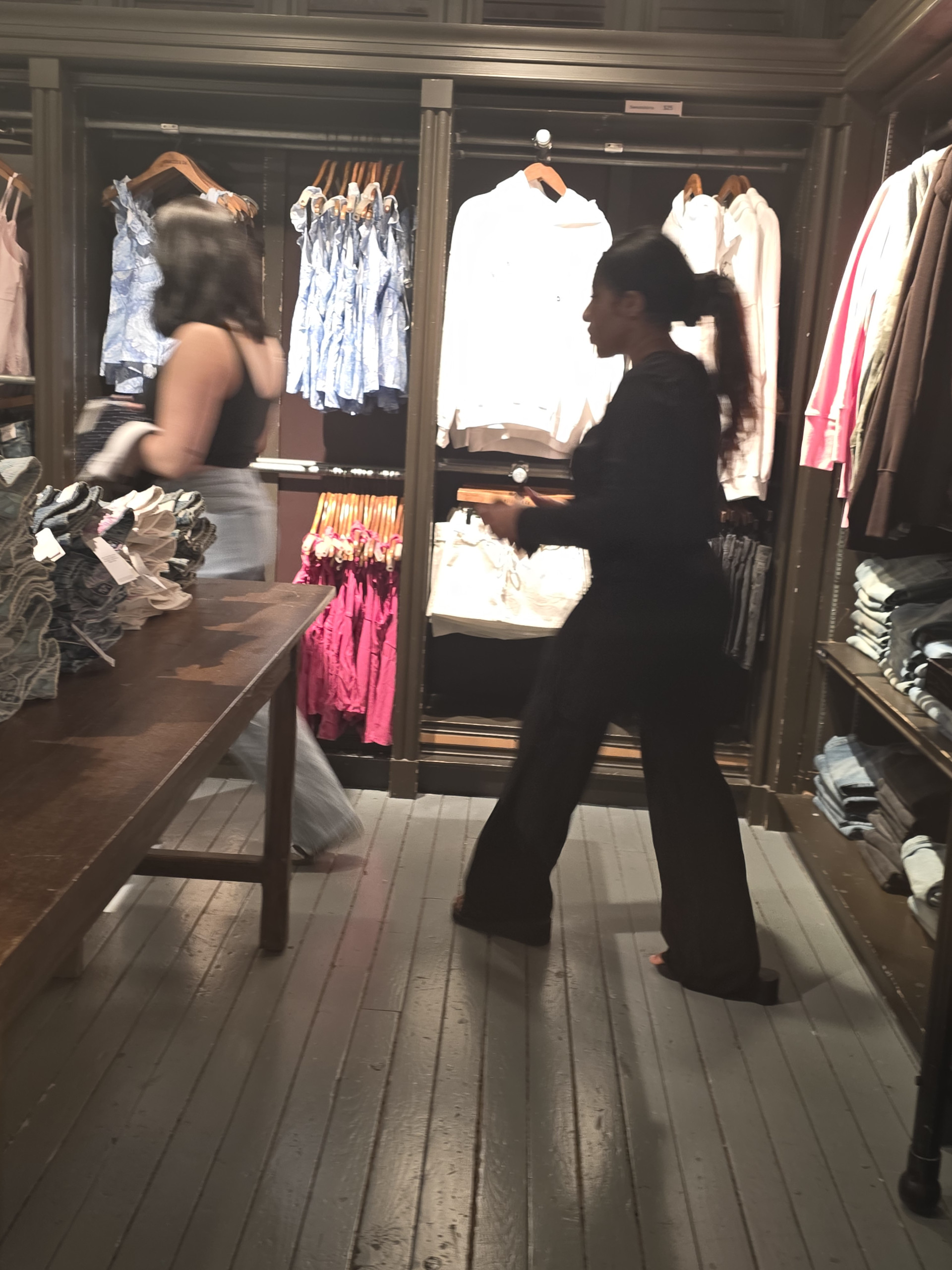 Hollister Shopping 1