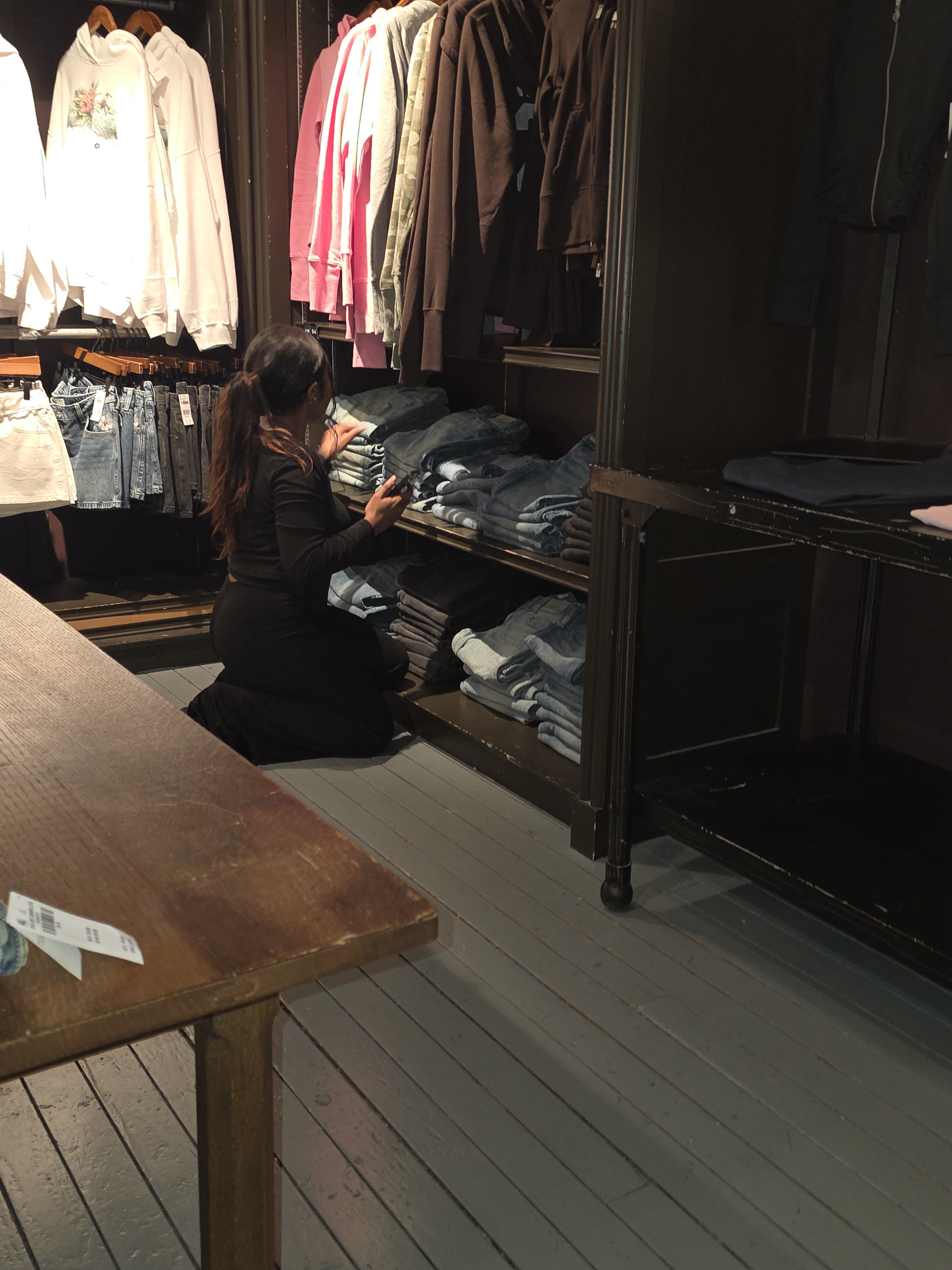 Hollister Shopping 2