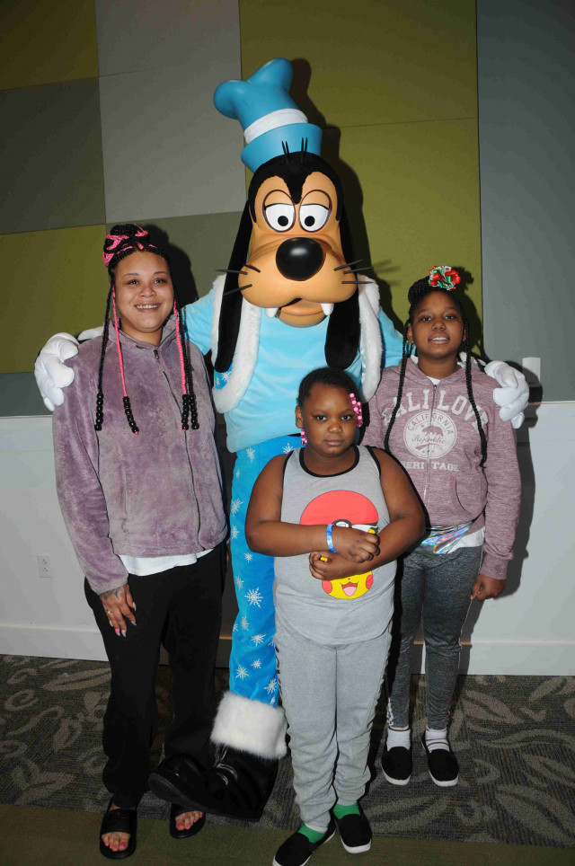 626642 Goofy and Pluto DSC 0269 12 24 2018