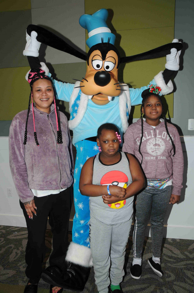 626642 Goofy and Pluto DSC 0271 12 24 2018