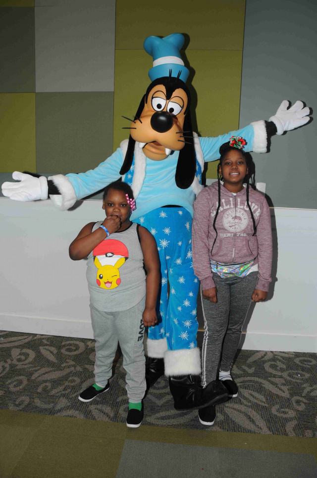 626642 Goofy and Pluto DSC 0272 12 24 2018