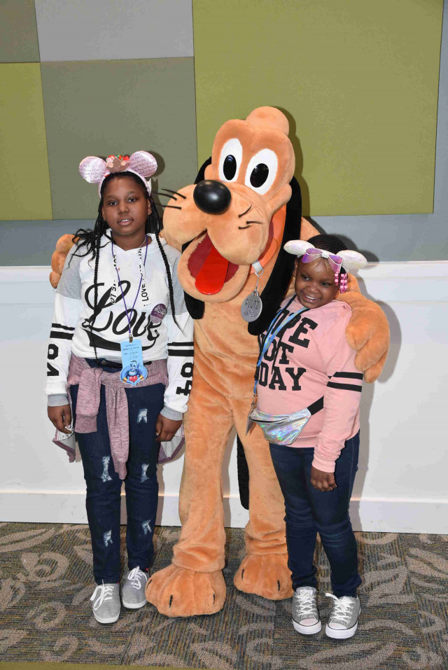 626642 Goofy and Pluto DSC 0283 12 27 2018