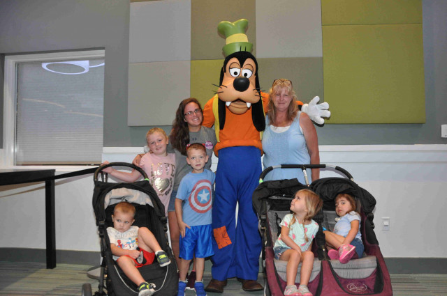 633477 Goofy and Pluto DSC 0673 10 03 2019