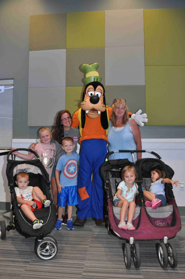 633477 Goofy and Pluto DSC 0678 10 03 2019