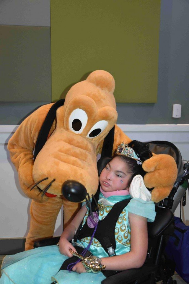 635568 Goofy and Pluto DSC 0276 11 07 2019