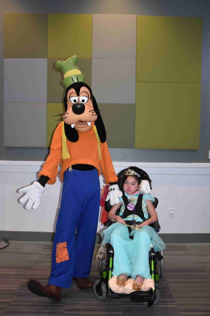 635568 Goofy and Pluto DSC 0484 11 07 2019